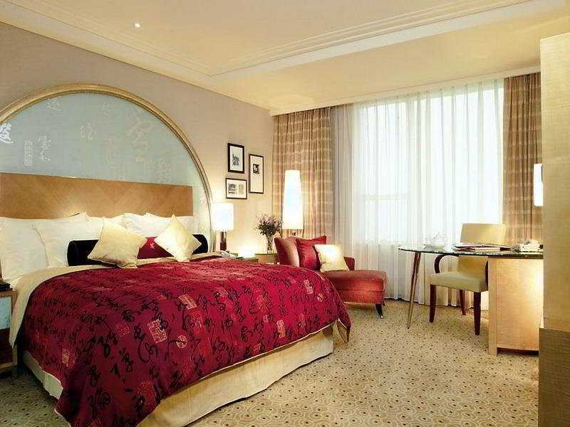 Renaissance Shanghai Pudong Hotel Room photo